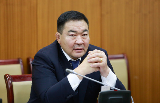 Б.БАТ-ЭРДЭНЭ: Өлсгөлөн зарлаж байгаа С.Ганбаатарт гэр гаргаж өгөөч ээ