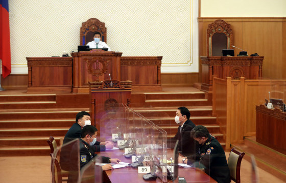 Зэвсэгт хүчний тухай хуульд нэмэлт оруулах тухай хуулийг баталжээ