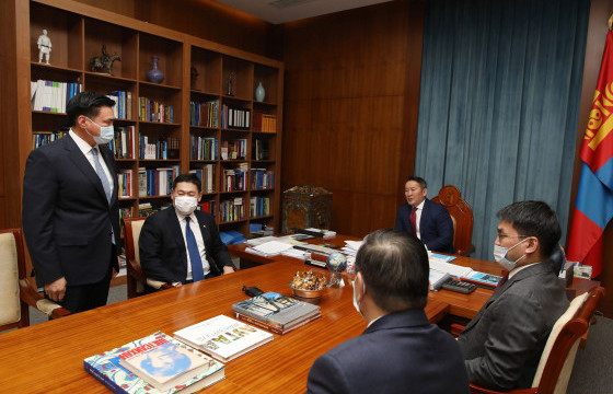 “Шадар сайд аа, нөхцөл байдал ийм байхад битгий улстөржөөрэй”