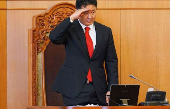 Сул гишүүн У.ХҮРЭЛСҮХЭД хэнийг дарах, ямар хөзөр байгаа вэ