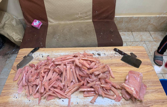 Чихэрлэг соустай тахиа, шарсан зайдсыг бохир орчинд үйлдвэрлэж байжээ