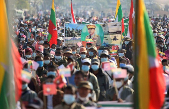 Мьянмар Улсад фэйсбүүк хэрэглэхийг хориглолоо