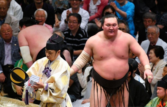 Хакүхо М.Даваажаргал тэргүүтэй 65 сумоч эдгэрч, хаврын башёгийн бэлтгэлдээ гарчээ