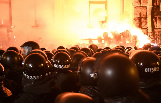 Украинд Сергей Стерненког суллахыг шаардсан жагсаалд 27 цагдаа гэмтэл авчээ