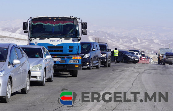ФОТО СУРВАЛЖИЛГА: Эмээлтийн товчоонд автомашины урт дараалал үүсжээ