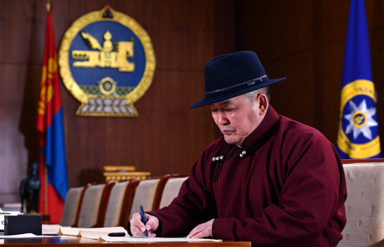 ​Х.БАТТУЛГА: Монголын ардчиллын сүүлчийн цайз болох Ардчилсан нам эрх баригчдын улс төрийн тоглоом болохоо зогсоох цаг иржээ