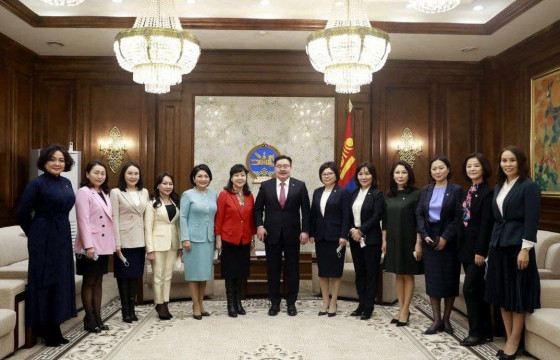 Хүүхэд хамгааллын болон Жендэрийн эрх тэгш байдлын тухай хуульд нэмэлт, өөрчлөлт оруулах хуулийн төслийг өргөн барилаа