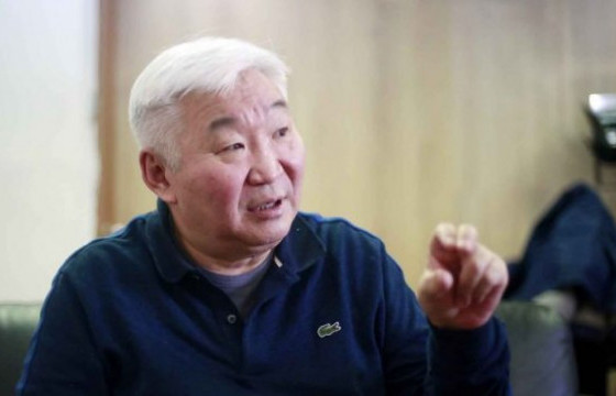 Э.БАТ-ҮҮЛ: Би гол нь хоёр талыг эвлэрүүлэх гээд гүйгээд яваа юм