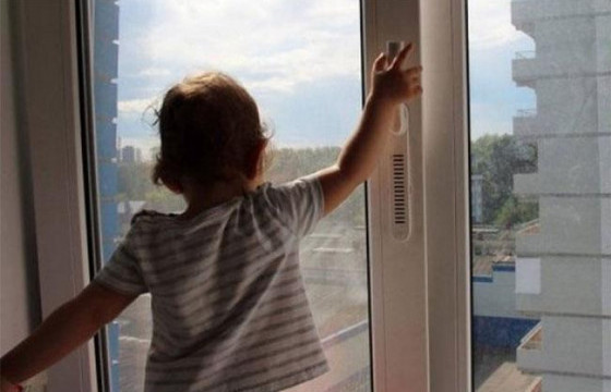 Гурван настай хүүхэд 15 давхраас унаж амиа алджээ