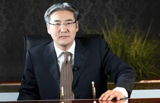 Автомашинд  дайруулсан А.Гансүхийн аавын  хавирга хугарч, тархиндаа хүнд бэртэл авсан гэнэ 