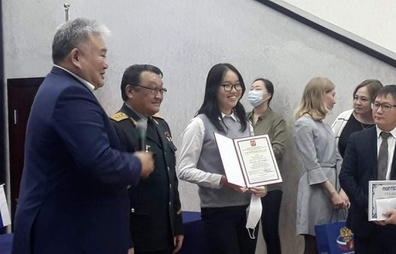 Э.ЦОЛМОН: Би сансрын нисгэгч болох мөрөөдөлтэй