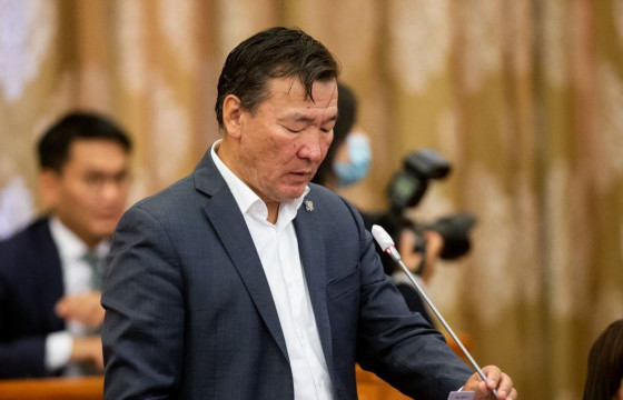 С.ГАНБААТАР: Ерөнхий сайд нь бусад орны дээрэмчидтэй хуйвалдан, хулгай хийсэн.  Гол хулгай ч нь Сү.Батболд