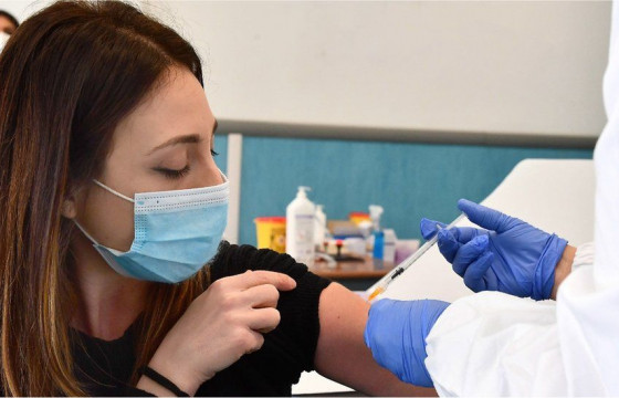 АстраЗенека вакцин цусны бүлэгнэл үүсгээгүй болохыг тогтоожээ