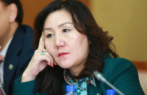 Эрх мэдлээ урвуулан ашиглаж, ард түмнийхээ боломжийг хулгайлдаг М.Оюунчимэг гишүүнийг эгүүлэн татъя УИХ-ын дарга аа