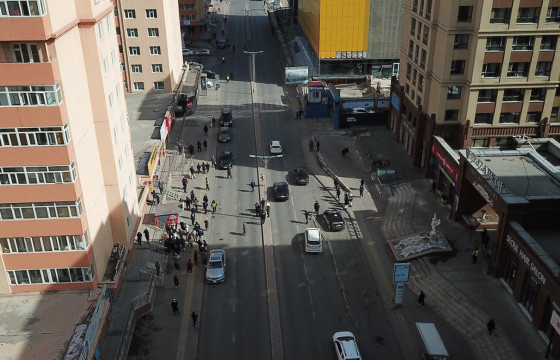 Хатуу хөл хорионд байсан эмэгтэй 15 давхраас унаж, амиа алджээ