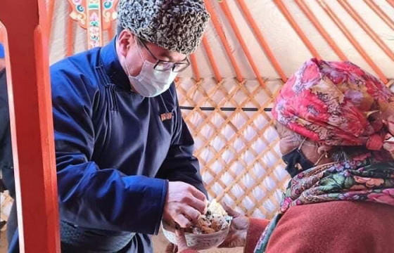 УИХ-ын гишүүн Ц.Анандбазар Булган аймгийн гамшигт өртсөн иргэдэд 80 сая төгрөгийн тусламж хүргэлээ