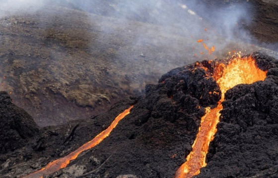 Исланд Улсад дэлбэрсэн галт уул 