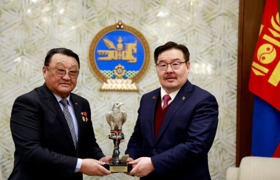 УИХ-ын дарга Г.Занданшатар сансрын нисгэгч Ж.Гүррагчааг хүлээн авч уулзлаа