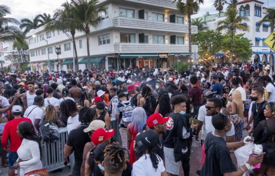 Майамид эмх замбараагүй байдал үүсэж, хөл хорио тогтоожээ