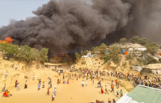 Бангладешт дүрвэгсдийн хуаранд гал гарч, гурван хүний амь эрсэджээ