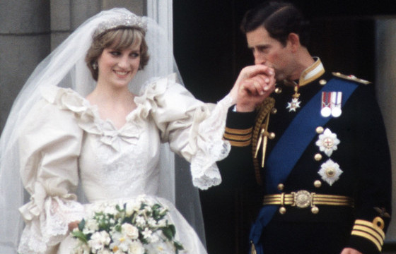 ДИАНА ГҮНЖ: Энэ гэрлэлт гурван хүнийх байсан