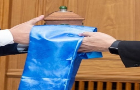 Зургаан гишүүний долоон дарга 