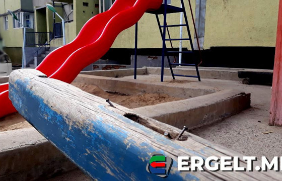 БАЯНЗҮРХ ДҮҮРГИЙН ЗАСАГ ДАРГА Н.БАЯРМӨНХ ӨӨ, алдрай үрсийн аминд ч хүрч мэдэх тоглоомын талбайнуудаа хэзээ янзлах вэ