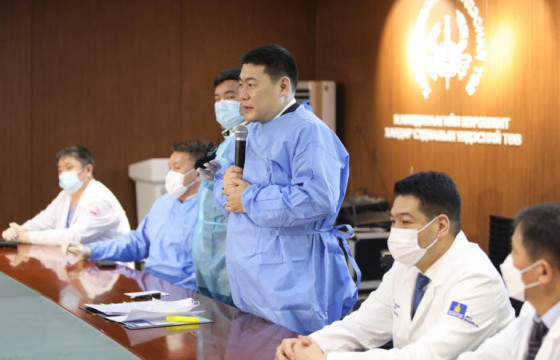 Засгийн газраас цар тахалтай тэмцэж байгаа эмч, эмнэлгийн ажилтнуудад 2.8 тэрбум төгрөгийн дэмжлэг өгнө