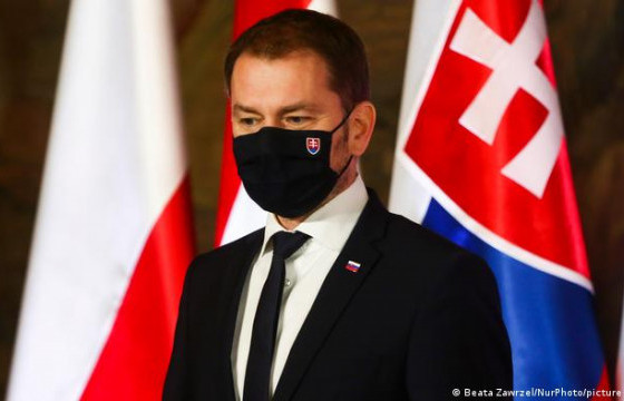 Словак Улсын Ерөнхий сайд Спутник V вакцин худалдаж авах нууц хэлэлцээр нь ил болсноор үүрэгт ажлаасаа огцорлоо