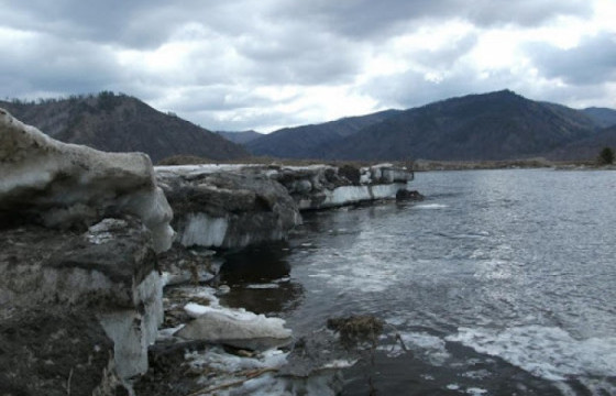 Ерөө голд осолдсон эмэгтэйн цогцсыг өчигдөр мөсөнд наалдаж, хөлдсөн байдалтай байхад нь олжээ