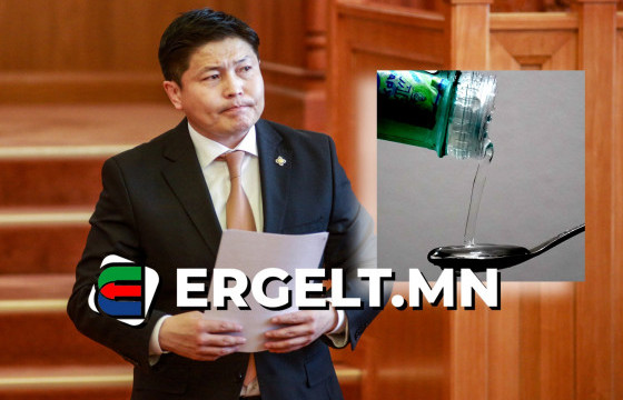 “Зөөгчөө, 25 амны халбага архи, таван халбага шар айраг авъя ”