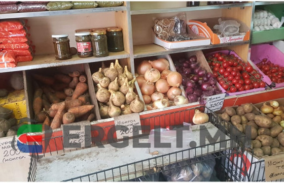 “Нарантуул” захын худалдагчид хүнсний бүтээгдэхүүнийхээ үнийг нэмжээ