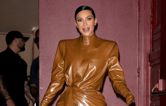 Ким Кардашиан тэрбумтны эгнээнд элсжээ