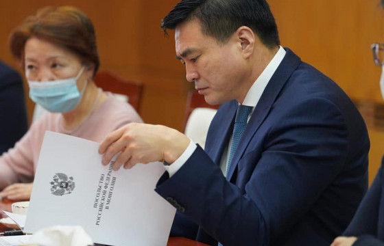 С.Амарсайханд ёс зүйн хариуцлага хүлээлгэхийг шаардсан залуусыг цагдаа нар саатууллаа