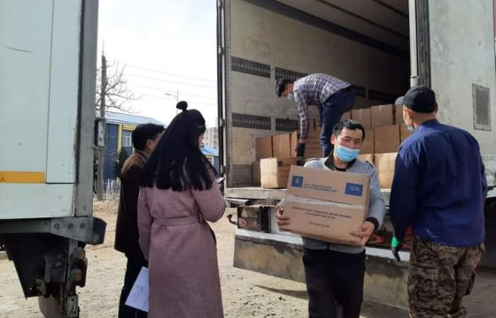 Малчдад 1200 ширхэг хүнсний тусламжийн багц хүргүүллээ