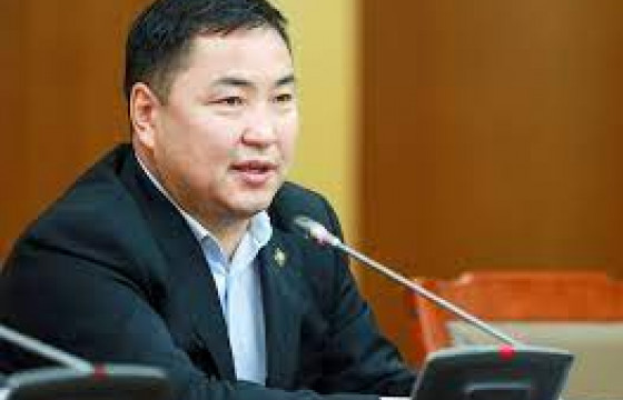 Б.Пүрэвдорж:  Ш.Цогтоо Ерөнхийлөгчийн талынх учраас хөөж явуулж байгаа гэдгээ тодорхой хэл С.Бямбацогт даргаа