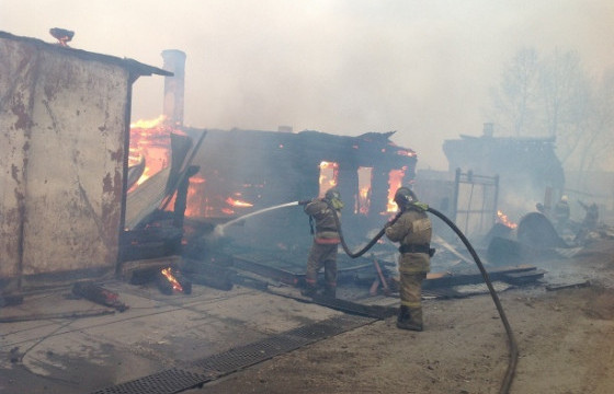 Нийтийн байр шатаж, хоёр хүн түлэгджээ