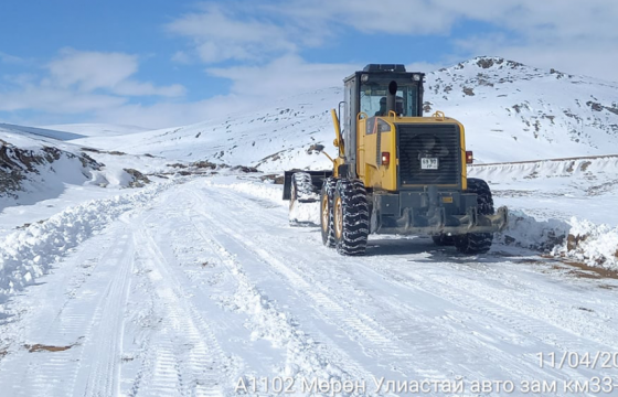 Загастайн давааны цасыг цэвэрлэж, зорчих хэсгийг нээжээ