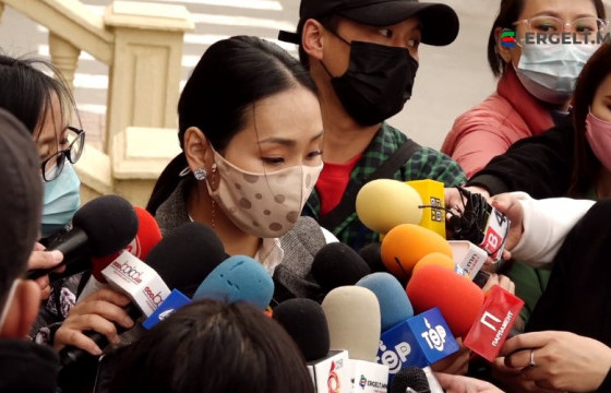 Б.СҮНДЭРЪЯА: Ц.Анандбазар гишүүнд хүчирхийлүүлсэн гэх гомдолтой 1000 гаруй эмэгтэй байгаа