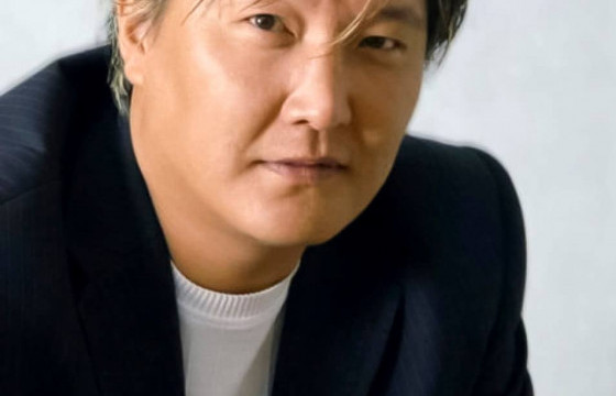 Дуучин Б.Цог агсны МАРТАГДАШГҮЙ долоон уран бүтээл