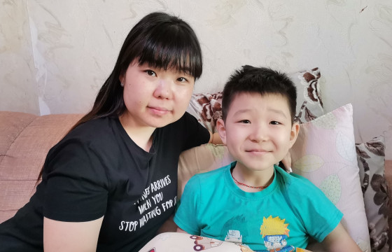 Монголын гэрэлт ирээдүй болсон Э.Ананд хүүд амьдрал бэлэглэцгээе