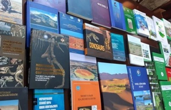 ШУА Үндэсний номын санд 220 ном хандивлалаа