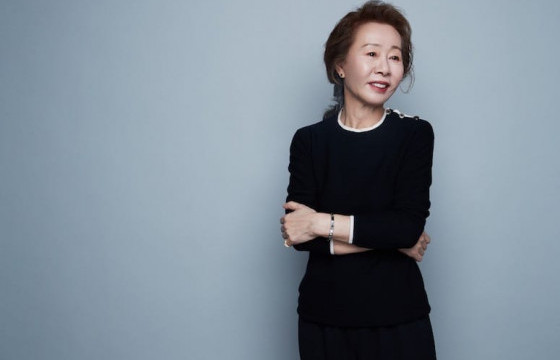 ОСКАР: Шилдэг эмэгтэй туслах дүр шагналыг БНСУ-ын жүжигчин Юн Ё Жон “Минари” бүтээлээр хүртлээ