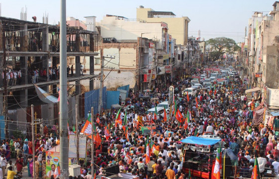 Энэтхэгийн Ерөнхий сайд коронавирусийн халдварыг үл харгалзан жагсаал зохион байгуулж байна