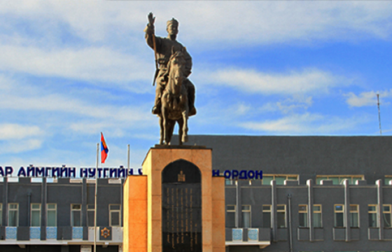 Цагдаад мэдэгдсэн эхнэрээ 10 гаруй удаа хутгалж, хөнөөсөн этгээдэд 20 жилийн хорих ял оноожээ