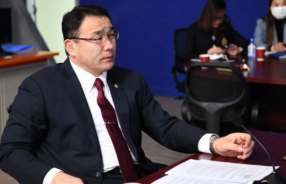 Д.Сумъяабазар: Гэр бүлийн хүчирхийллийн хохирогчдын тоог хоёр дахин бууруулахаар ажиллаж байна