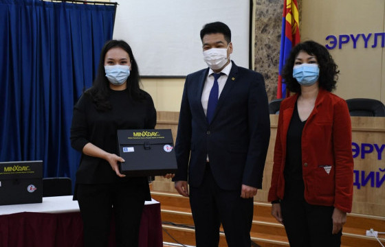 Аймгуудад зөөврийн дижитал рентген аппарат хүлээлгэн өгчээ