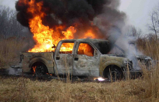 Говь-Алтай аймгийн малчин Ч-ын дөрвөн ханатай гэр, малчин О-ын суудлын автомашин шатжээ