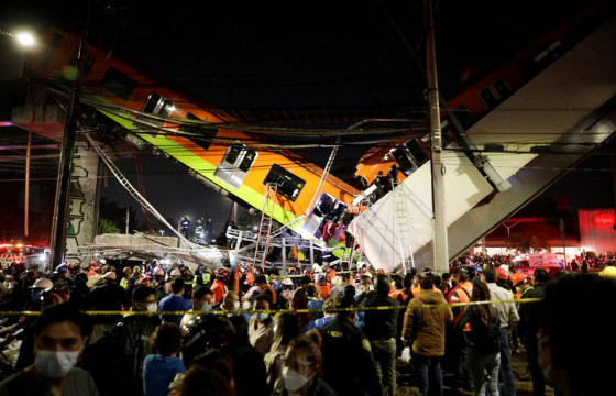 Мехико хотод төмөр замын гүүрэн гарц нурсны улмаас 15 хүн нас баржээ