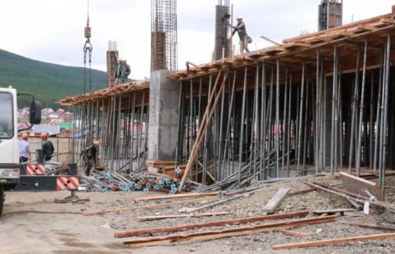 Ховд аймагт шинээр баригдаж байсан барилга нурж, таван хүн дарагджээ